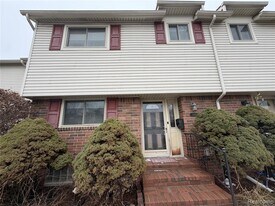 1780 E Thirteen Mile Rd in Madison Heights, MI - Building Photo