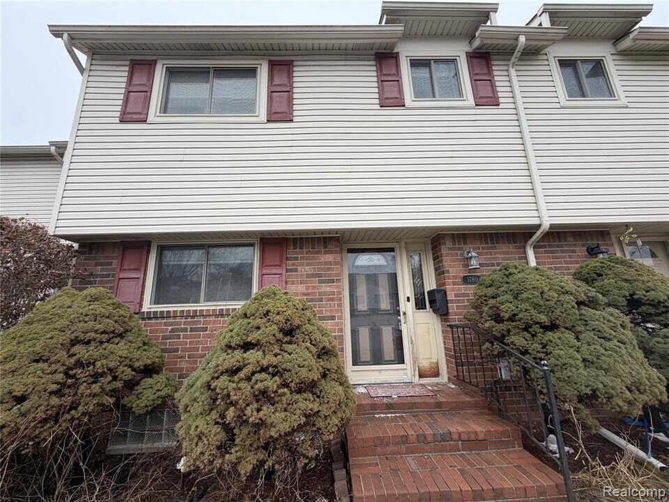 1780 E Thirteen Mile Rd in Madison Heights, MI - Building Photo