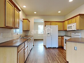 6215 Park St E in Fife, WA - Foto de edificio - Building Photo