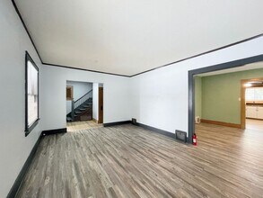 102 E 17th Ave in Hutchinson, KS - Building Photo - Building Photo