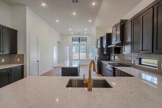 564 Tawny Rim Dr in Willis, TX - Foto de edificio - Building Photo