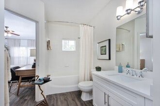 Mira Flores in Palm Beach Gardens, FL - Building Photo - Building Photo