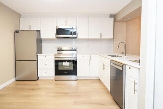 1234 Merklin St in White Rock, BC - Building Photo - Building Photo