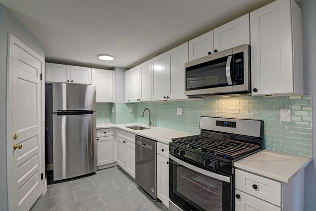 23 Langley Cir in Quincy, MA - Building Photo - Building Photo