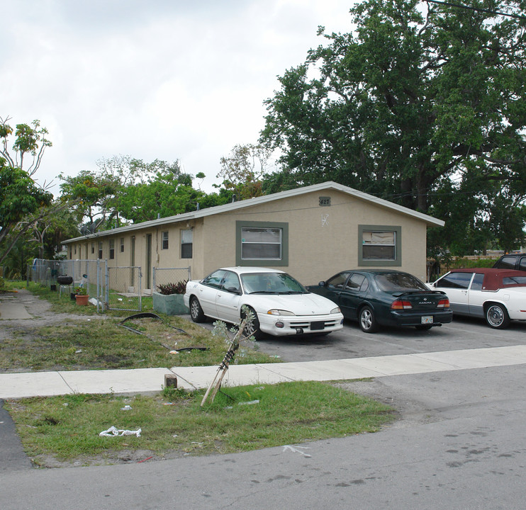 427 NW 21st Ter in Fort Lauderdale, FL - Foto de edificio