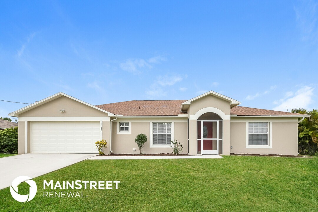 1120 Cariston Ave in Lehigh Acres, FL - Building Photo