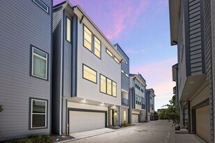 5815 Fairdale Ln in Houston, TX - Building Photo