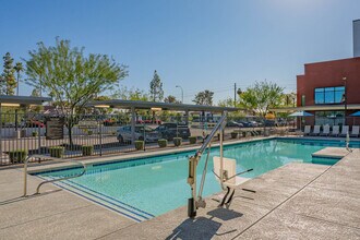 1890 S Country Club Way in Tempe, AZ - Building Photo - Building Photo