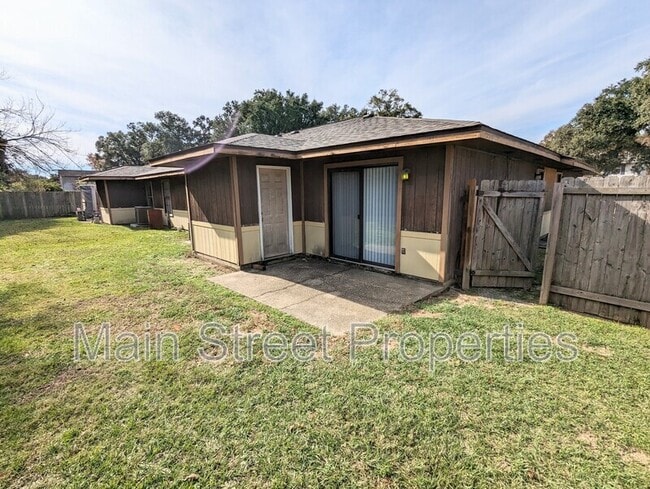8160 Stonebrook Dr in Pensacola, FL - Building Photo - Building Photo