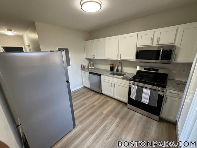 5 Bronsdon St in Boston, MA - Foto de edificio - Building Photo