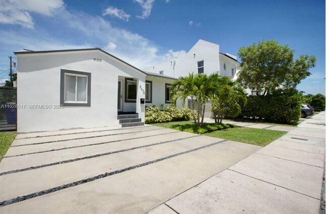 3675 SW 26th St in Miami, FL - Building Photo - Building Photo