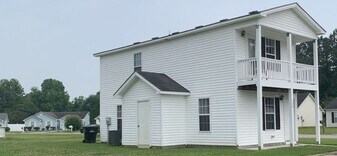 100 Stallings Ct in Elizabeth City, NC - Building Photo