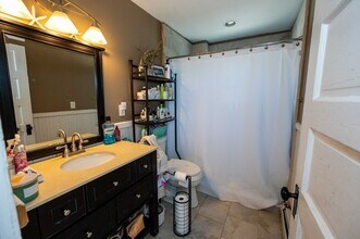 37 Oak St-Unit -2 in Plymouth, MA - Building Photo - Building Photo