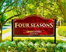 Four Seasons in Mobile, AL - Building Photo