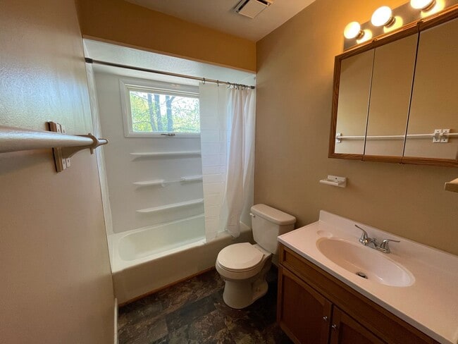 9419-13 1/2 13 1/2 St W in Rock Island, IL - Building Photo - Building Photo