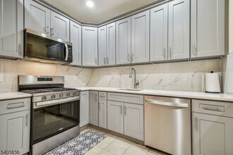 29 Summerhill Dr in Morris Plains, NJ - Building Photo - Building Photo