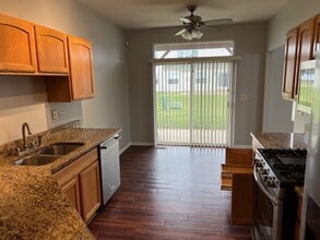 1706 Fredericksburg Ln in Aurora, IL - Building Photo - Building Photo