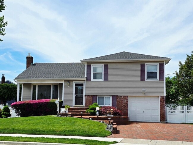 property at 1 Alderwood Ln