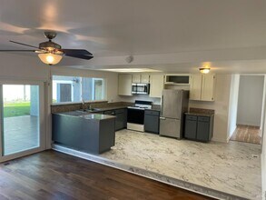 104 Rene Dr in Petaluma, CA - Building Photo - Building Photo