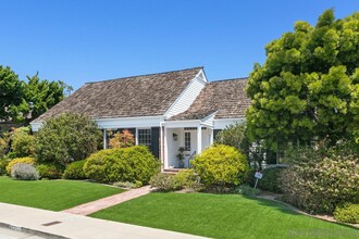 6021 Vista De La Mesa in San Diego, CA - Foto de edificio - Building Photo