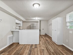 10 W 98th St in Kansas City, MO - Building Photo - Building Photo