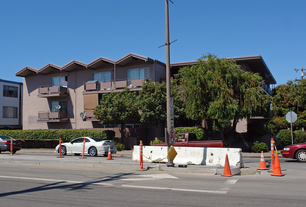 2483 Middlefield Rd in Redwood City, CA - Foto de edificio