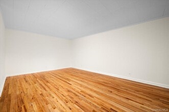 437 Pelham Rd in New Rochelle, NY - Building Photo - Building Photo