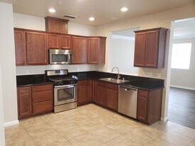 673 Mission De Oro Dr in Redding, CA - Building Photo