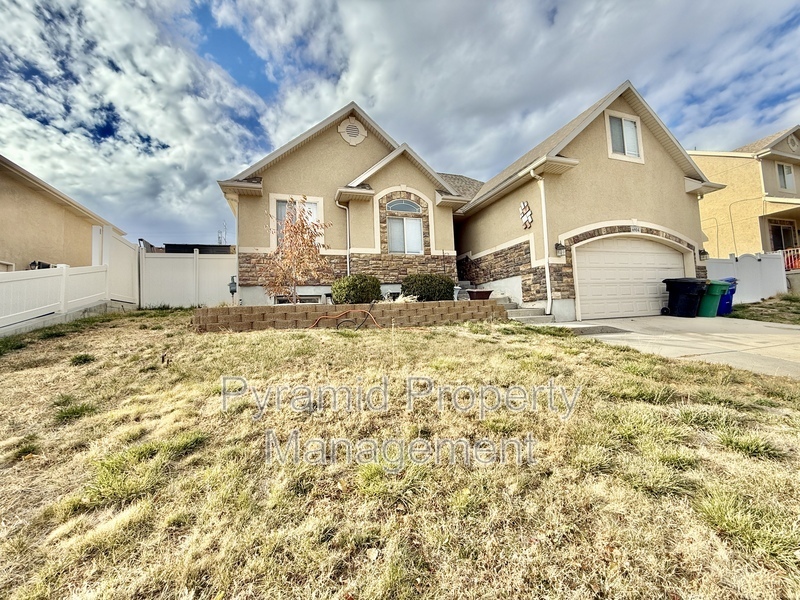 6904 Adventure Way in West Jordan, UT - Foto de edificio