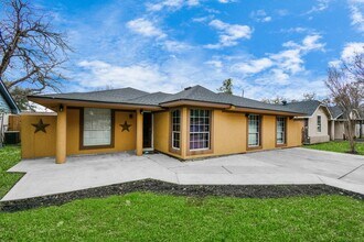 6439 Hidden Arbor Ln in Houston, TX - Building Photo - Building Photo