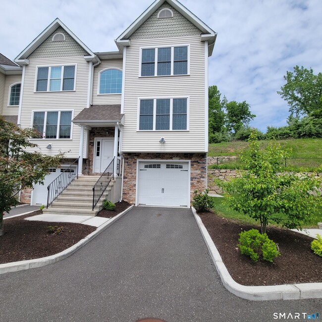 19 Oak Meadows Dr