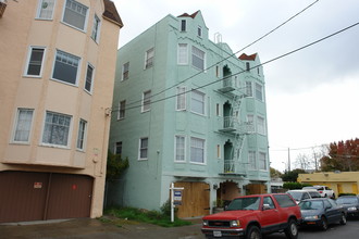 Chestnut Apartments in Berkeley, CA - Building Photo - Building Photo