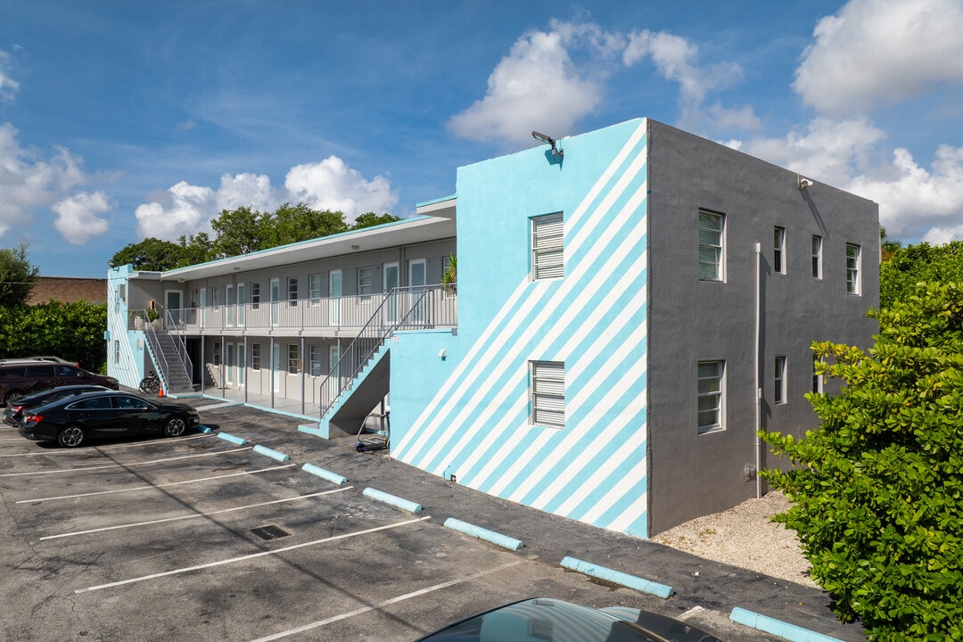SoMi Happy Livin' (Furnished) in Miami, FL - Foto de edificio