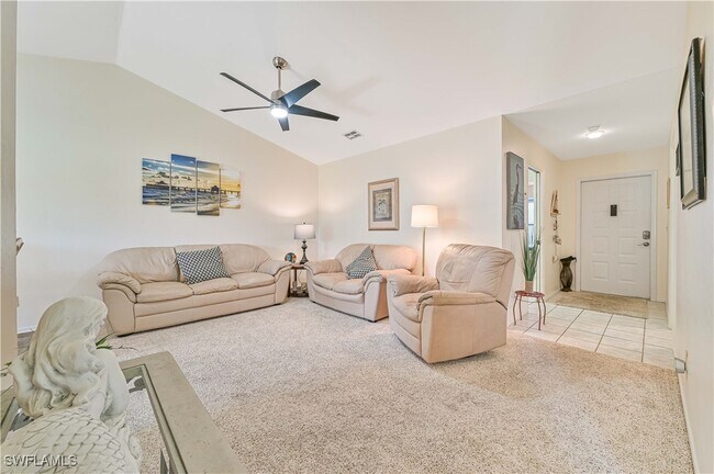 8366 Charter Club Cir in Ft. Myers, FL - Foto de edificio - Building Photo