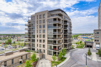 10 Shawnee Hl SW in Calgary, AB - Building Photo - Building Photo