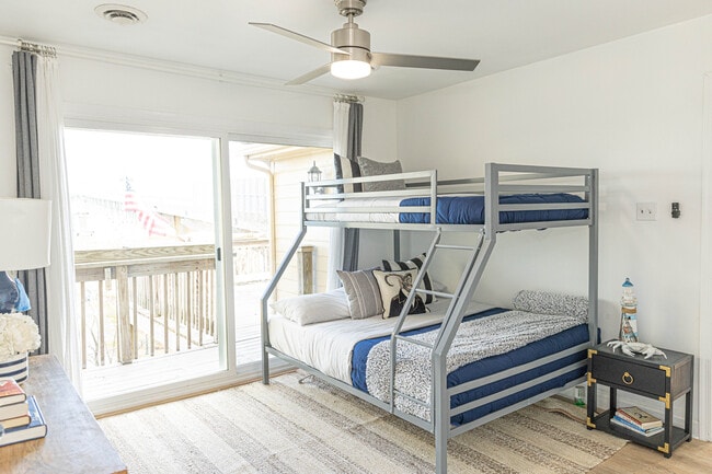 212 Ambler St in Yorktown, VA - Foto de edificio - Building Photo