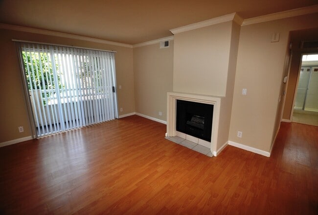 6041 Fulton Ave, Unit 102 in Los Angeles, CA - Building Photo - Building Photo