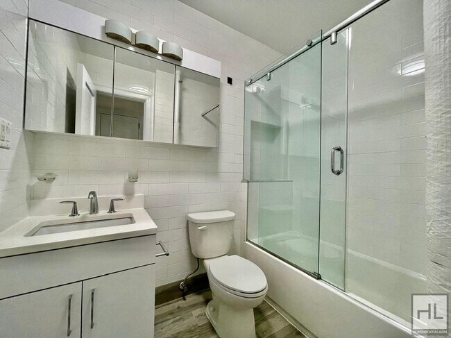 EAST 65 STREET in New York, NY - Building Photo - Building Photo