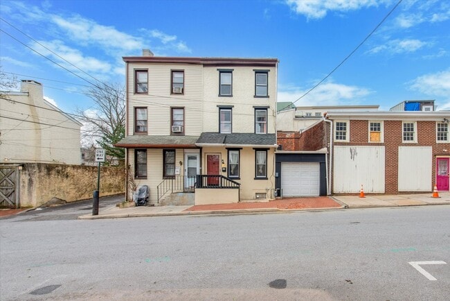 12 S Matlack St in West Chester, PA - Building Photo - Building Photo