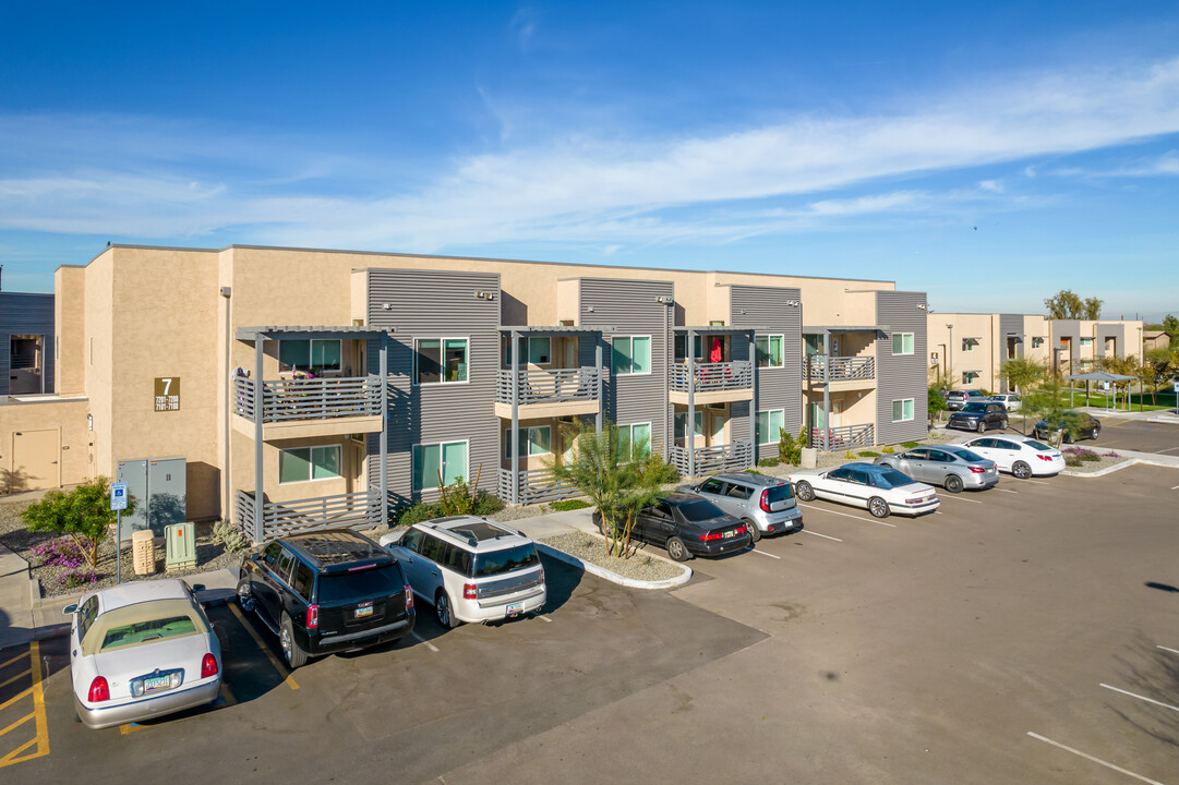 Village on Roeser in Phoenix, AZ - Foto de edificio