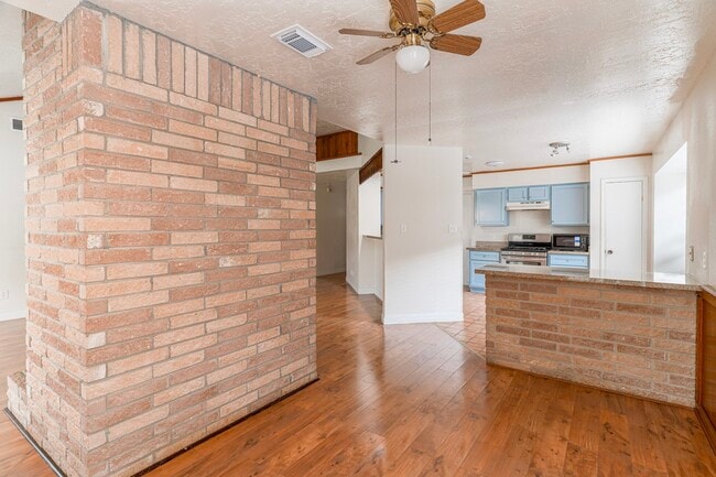 22018 Kenlake Dr