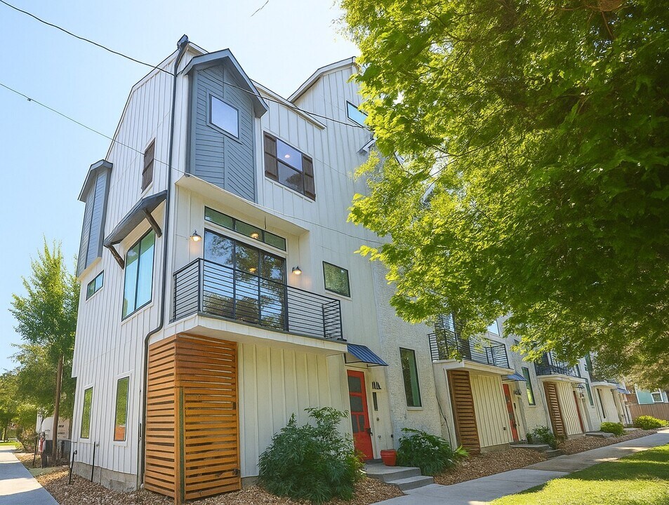1525 Weber St in Houston, TX - Building Photo