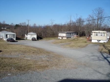 95 Shamrock Rd in Rocky Mount, VA - Foto de edificio - Building Photo