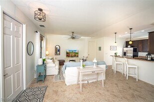 8986 Cambria Cir in Naples, FL - Building Photo