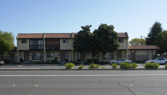 15272 Hesperian Blvd in San Leandro, CA - Building Photo - Building Photo