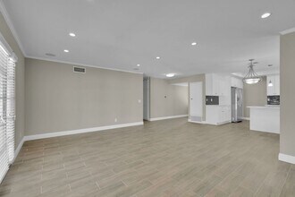 20111 Lakemore Dr in Santa Clarita, CA - Building Photo - Building Photo