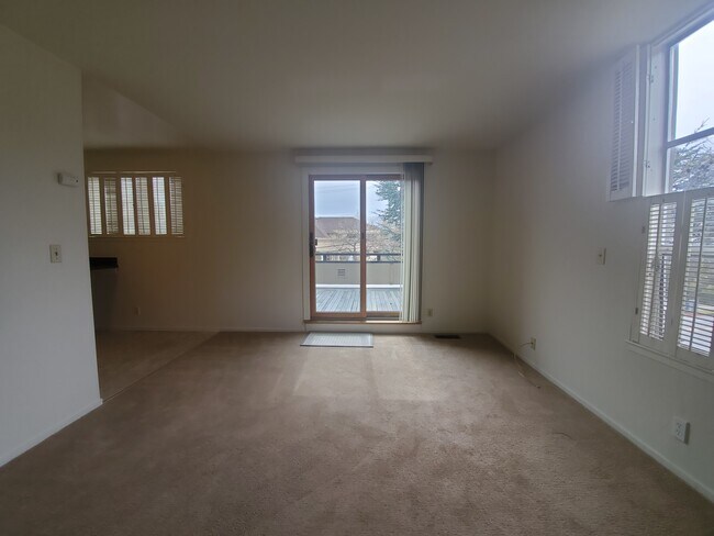 1202 Nye St, Unit D in San Rafael, CA - Foto de edificio - Building Photo