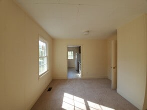 901 N Fulton St in Raeford, NC - Building Photo - Building Photo