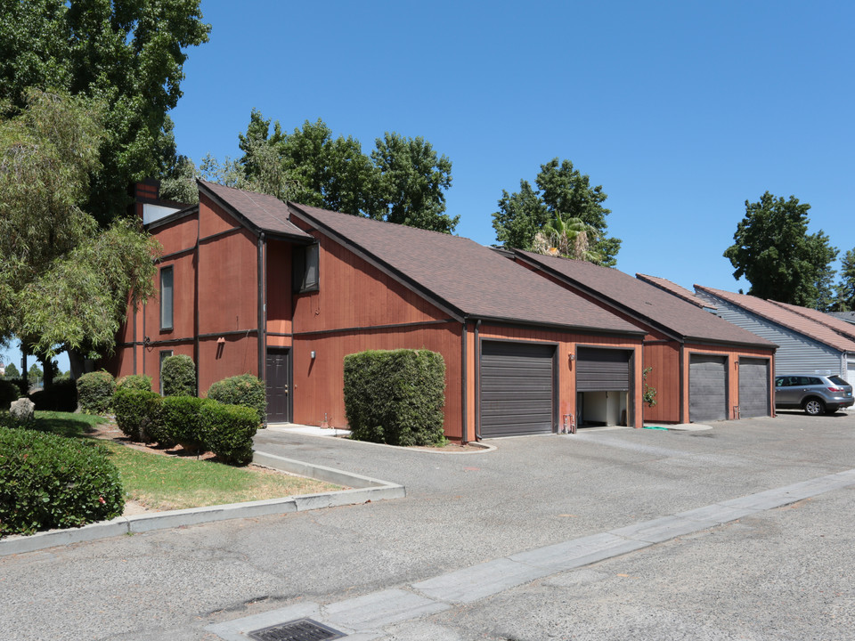 1518 Pierce Dr in Clovis, CA - Building Photo