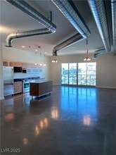 200 Hoover Ave in Las Vegas, NV - Building Photo - Building Photo